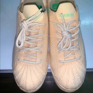 Adidas size 10 for sale !! Very comfortable fashion shoes